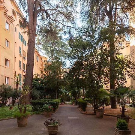 Апартаменты Guesthost Cozy Flat X4 - 450m To Vatican City! Рим